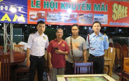 Nhặt được ví, người đàn ông đi hội chợ tìm mọi cách trả về chủ nhân